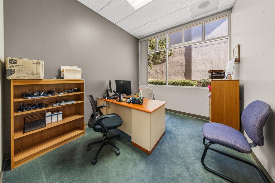 More Photos Of 27871 Smyth Dr, Santa Clarita Medical For Sale