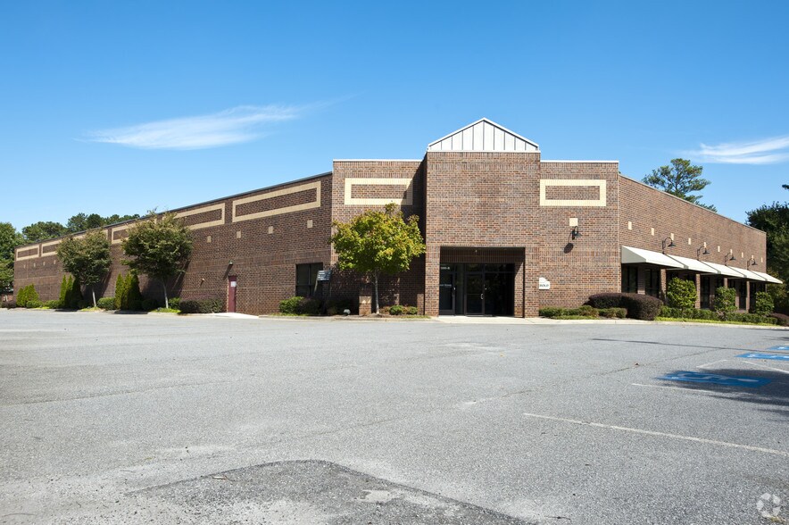 More Photos Of 1890 W Oak Pky, Marietta Showroom For Lease