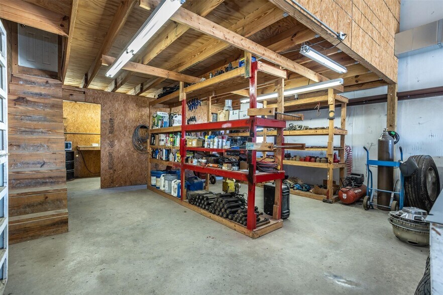 More Photos Of 510 Locust St, Whitesboro Service For Lease