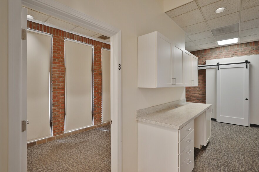 More Photos Of 1600 Sheridan Dr, Lancaster Medical For Sale
