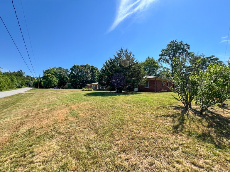 More Photos Of 144 Nottingham Dr, Forest City Apartments For Sale