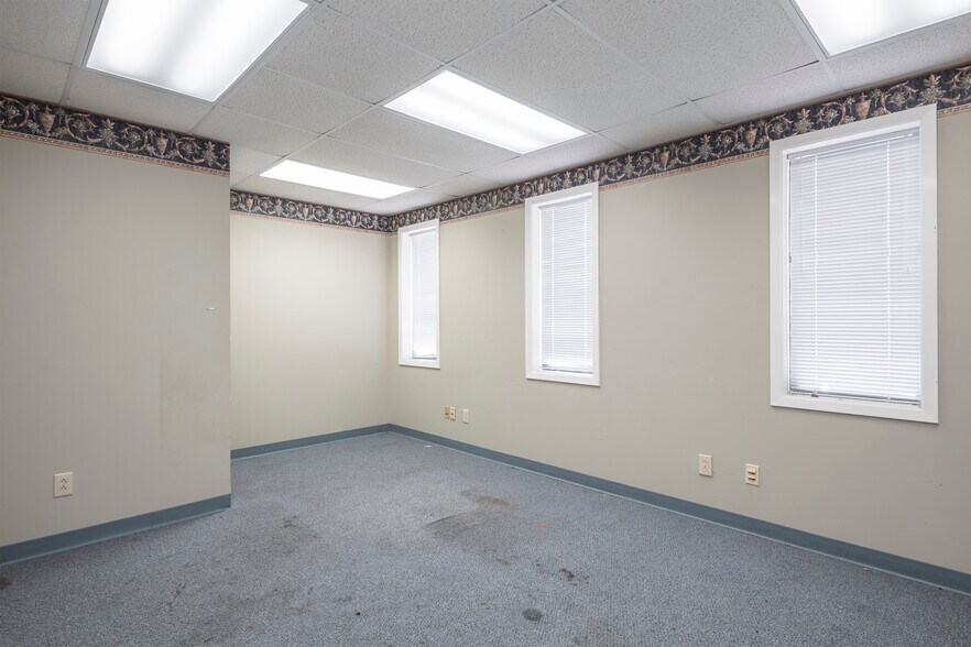 More Photos Of 1807 Tower Dr, Monroe Office For Sale