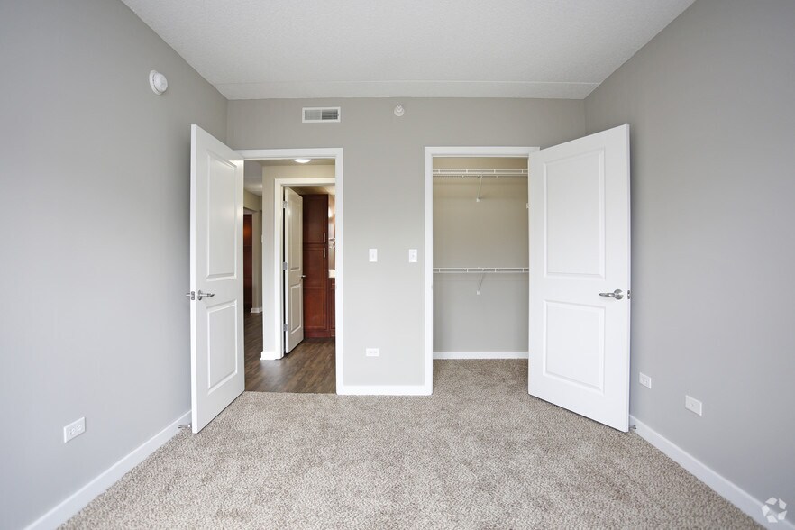 More Photos Of 1255 Town Center Rd, Vernon Hills Apartments For Lease