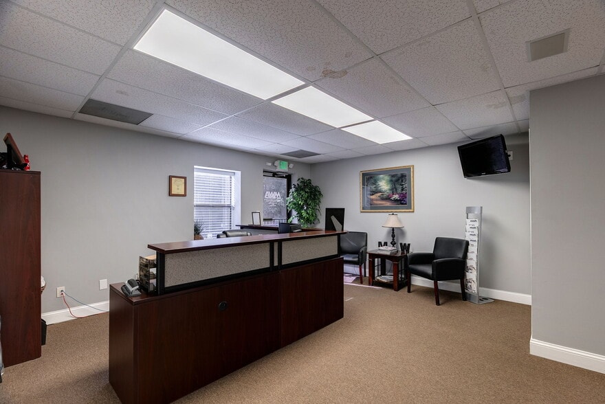 More Photos Of 328 Commerce Blvd, Bogart Warehouse For Sale