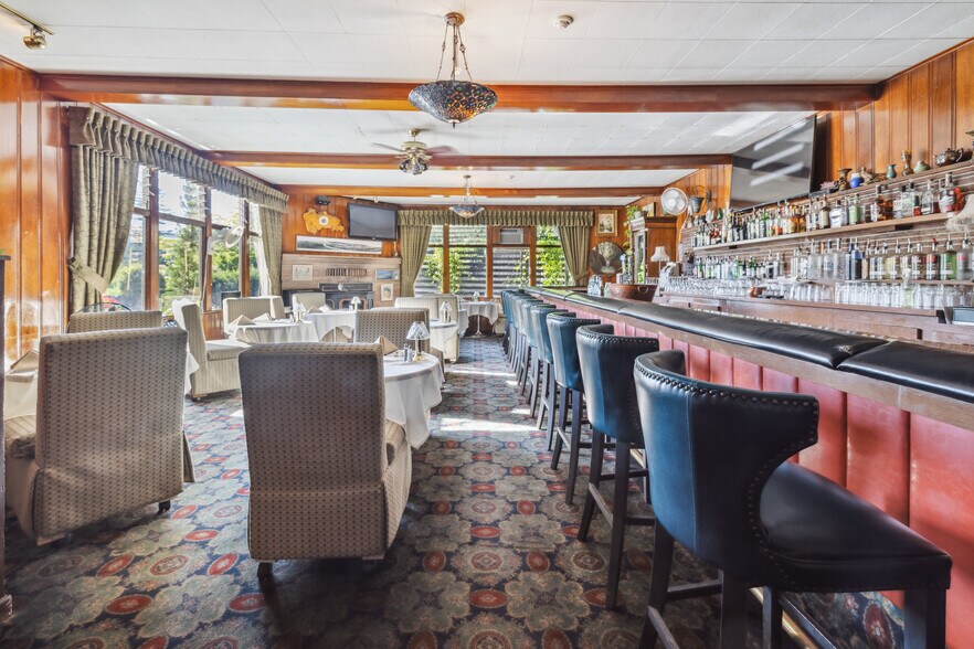 More Photos Of 13300 Big Basin Way, Boulder Creek Restaurant For Sale