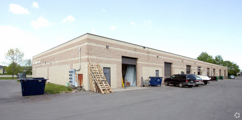 More Photos Of 400 Travis Ln, Waukesha Unknown For Lease