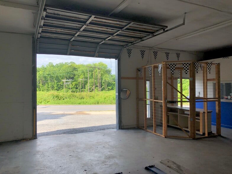 More Photos Of 108 Osceola St, Gastonia Warehouse For Lease