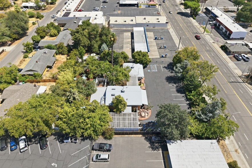 More Photos Of 870 Hartnell Ave, Redding Garden Center For Sale