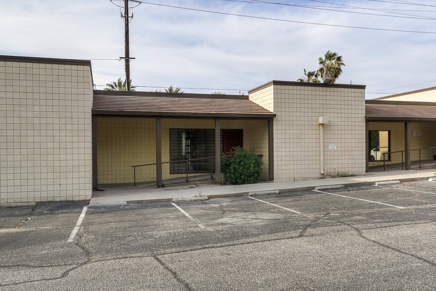 More Photos Of 817 W Colton Ave, Redlands Storefront For Lease