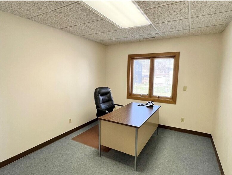 More Photos Of 219 W 11th St N, Newton Office For Sale