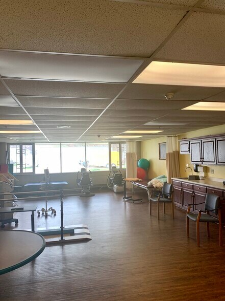 More Photos Of 500 6th Ave, Mendota Skilled Nursing Facility For Lease