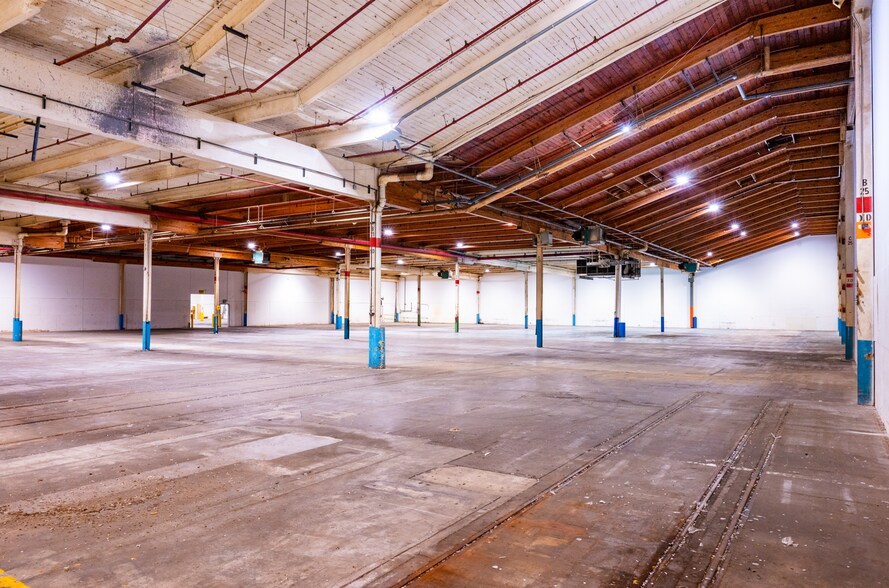 More Photos Of 1818 Elmwood Rd, Rockford Warehouse For Lease