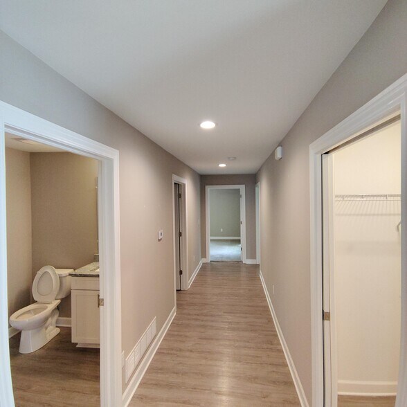 More Photos Of 26700 Orchard Lake Rd, Farmington Hills Apartments For Sale