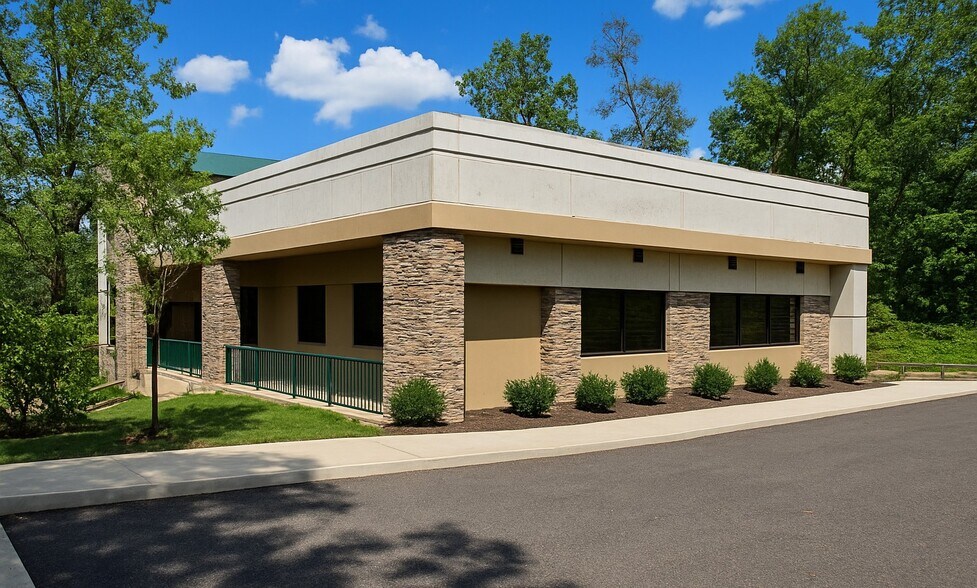 Primary Photo Of 3407 West Chester Pike, Newtown Square Office For Lease
