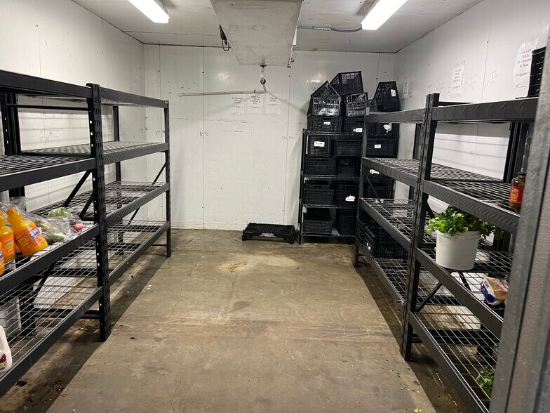 More Photos Of 800 TX-86, Bovina Supermarket For Sale