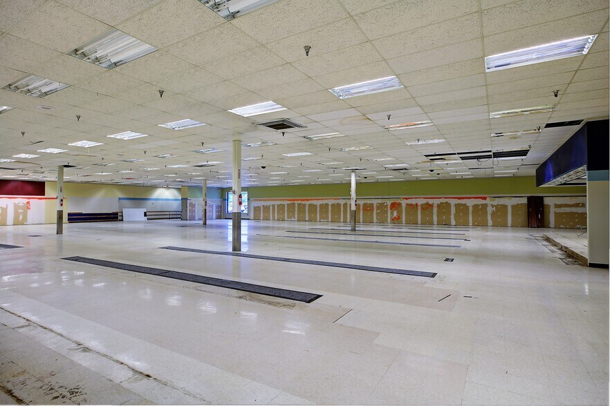 More Photos Of 75-81 Vandenburgh Ave, Troy General Retail For Lease