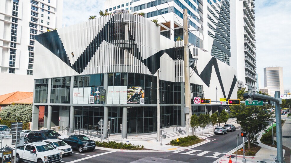 More Photos Of 115 SW 8th St, Miami Restaurant For Sale