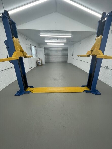 More Photos Of 157 Smith St, Newark Storefront Retail Office For Sale