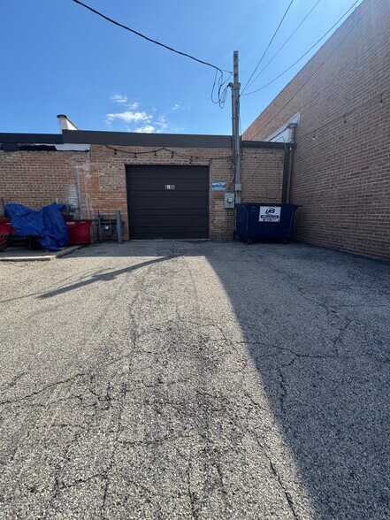 More Photos Of 8206-8208 McCormick Blvd, Skokie Warehouse For Lease