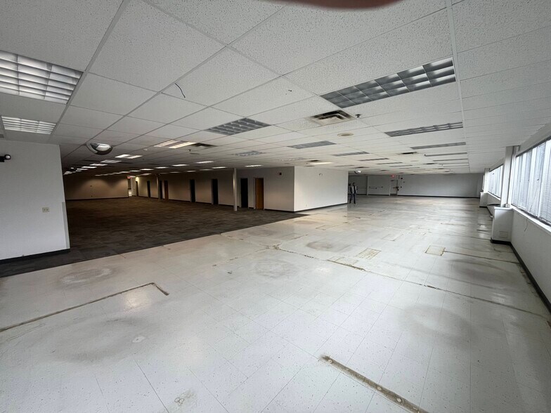 More Photos Of 2401 N State St, Waseca Manufacturing For Lease