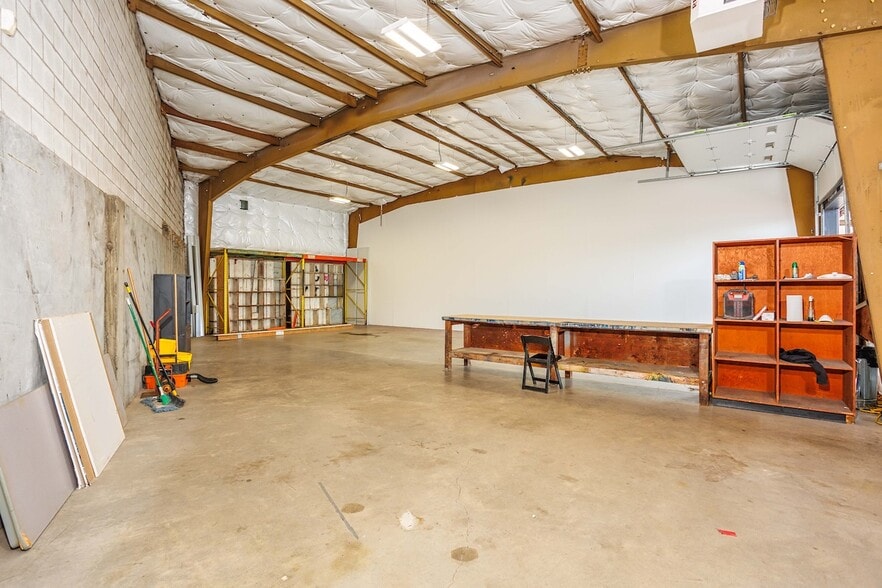 More Photos Of 2310 N Kerby Ave, Portland Warehouse For Lease