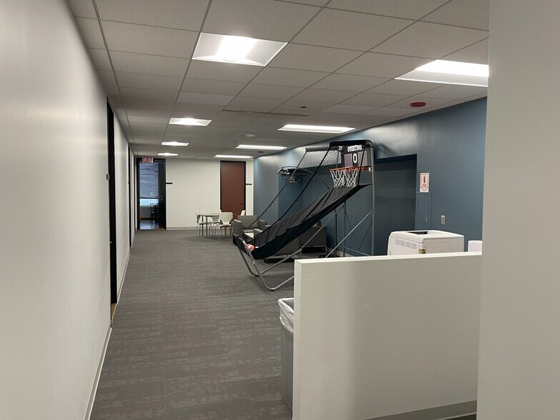 More Photos Of 6 W Hubbard St, Chicago Office For Lease