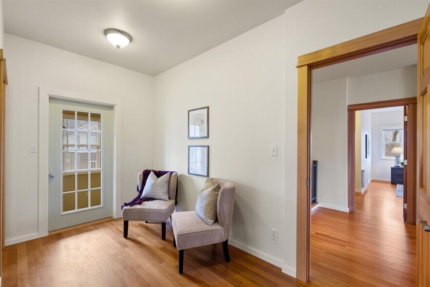 More Photos Of 829 2nd St, Mukilteo Office Residential For Sale