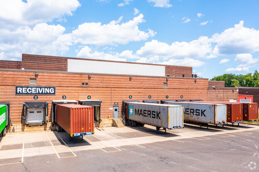 More Photos Of 2201 Green Ln, Levittown Unknown For Lease