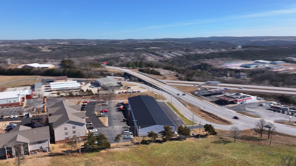 Primary Photo Of 201 Blue Sky ln, Hollister Flex For Lease