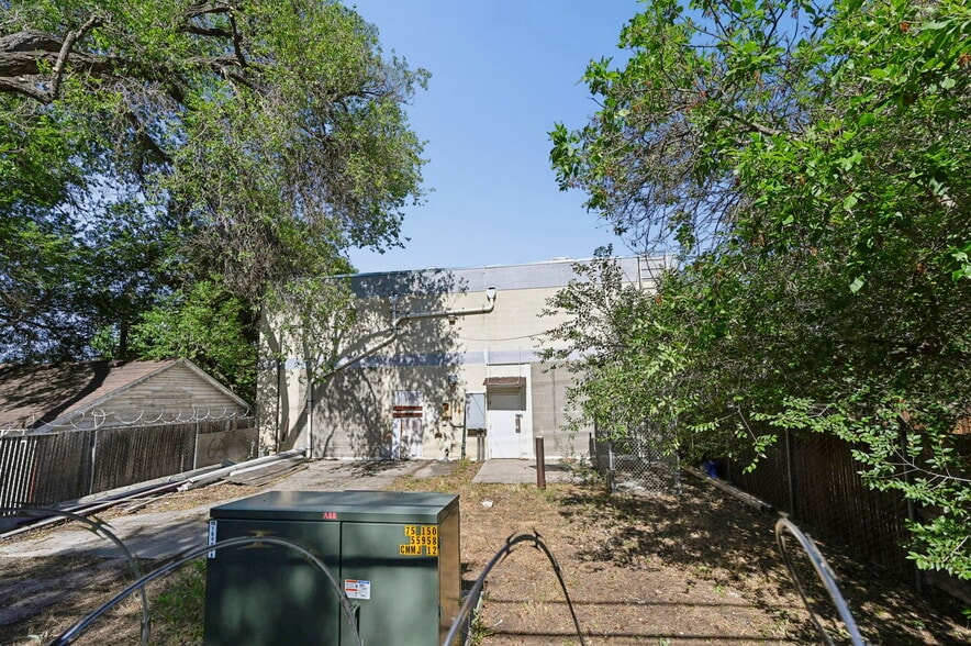 More Photos Of 319 N Bonfoy Ave, Colorado Springs Warehouse For Sale