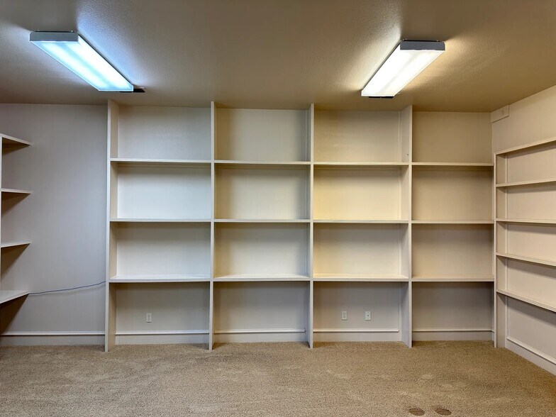 More Photos Of 441 Lone Star Dr, Abilene Office For Lease