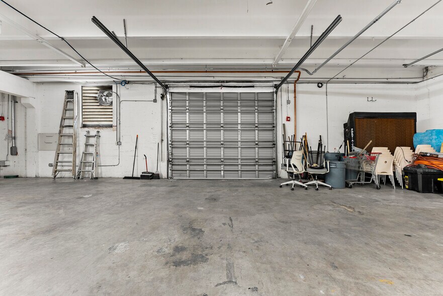 More Photos Of 2000 N Federal Hwy, Delray Beach General Retail For Lease