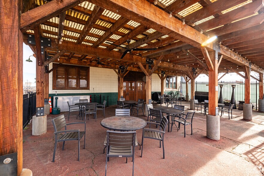 More Photos Of 321 W 7th St, Richmond Restaurant For Sale