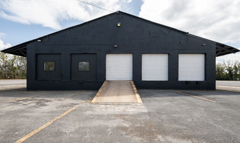 More Photos Of 900 Canal St, Jacksonville Distribution For Lease