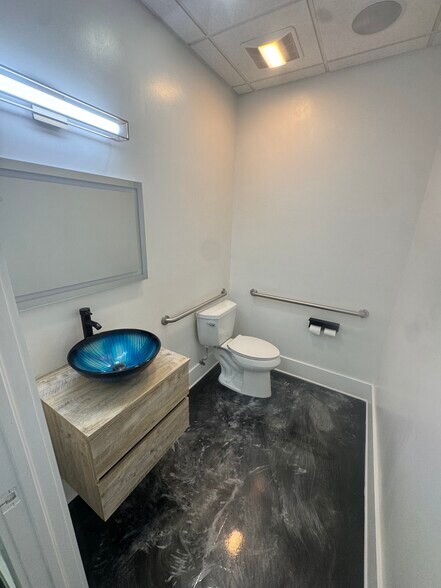 More Photos Of 13730 Cypress Terrace Cir, Fort Myers Medical For Sale