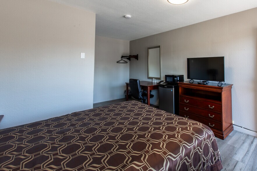 More Photos Of 1152 Main St, Springfield Hotel For Sale