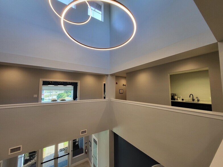 More Photos Of 3602 Colonial Ct, Fort Myers Office For Lease