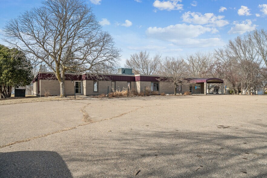 More Photos Of 309 Jefferson Ave SW, Watertown Medical For Sale