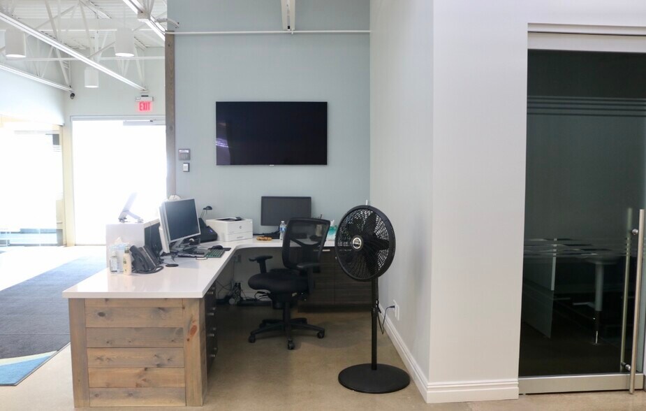More Photos Of 1000 Parkers Lake Rd, Minnetonka Office Residential For Lease