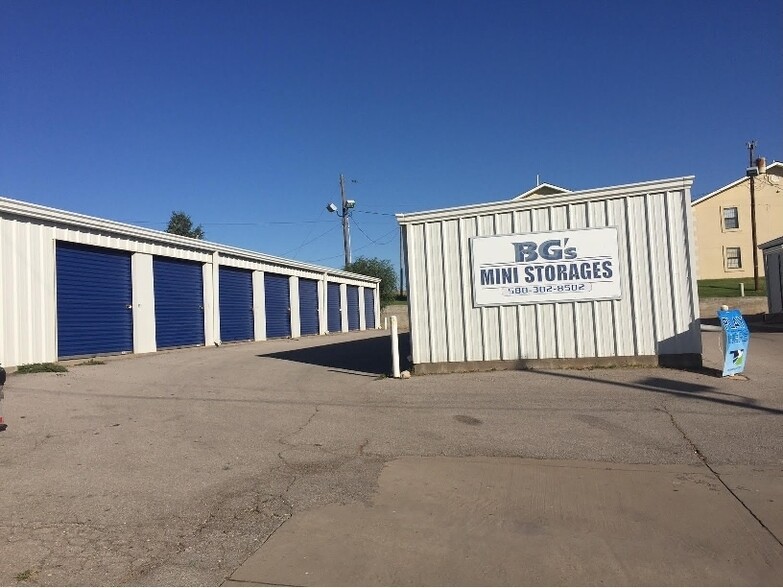 Primary Photo Of 401 W Davis Ave, Weatherford Self Storage For Sale