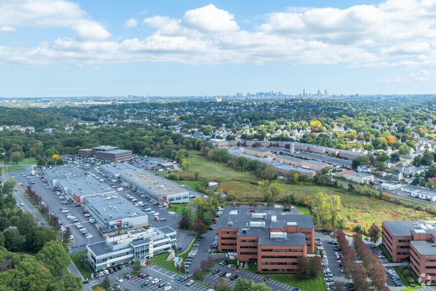 More Photos Of 309 Waverley Oaks Rd, Waltham Office For Lease