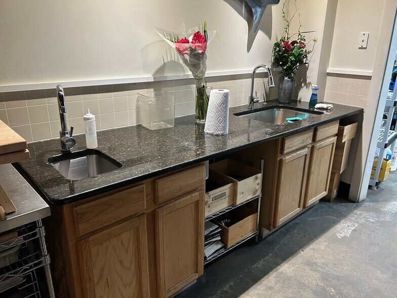 More Photos Of 76 Prospect St, Gloucester Freestanding For Sale