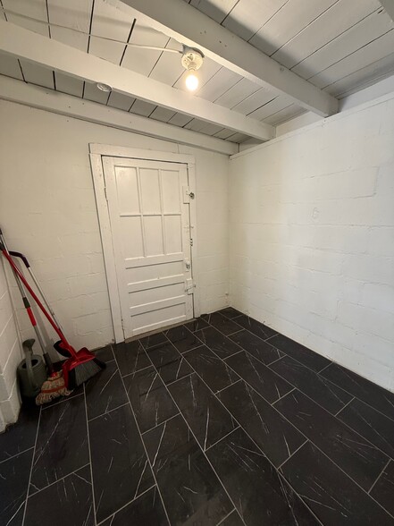 More Photos Of 3230 Oak St, Austell Freestanding For Sale