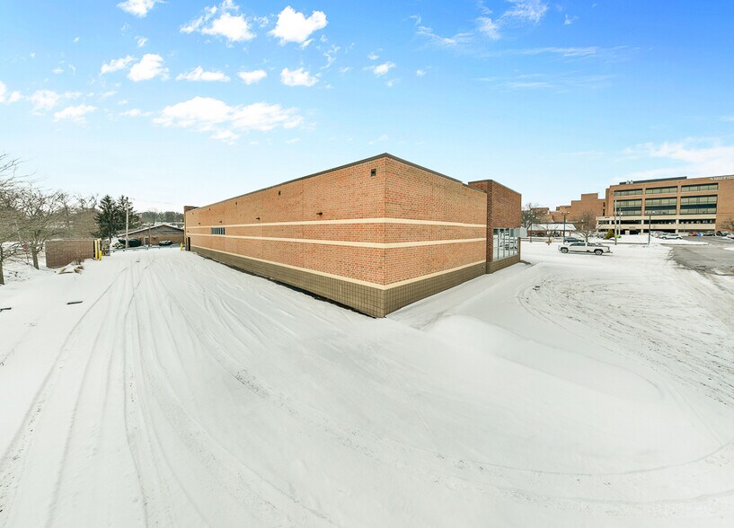 More Photos Of 2229 E State St, Salem Drugstore For Sale