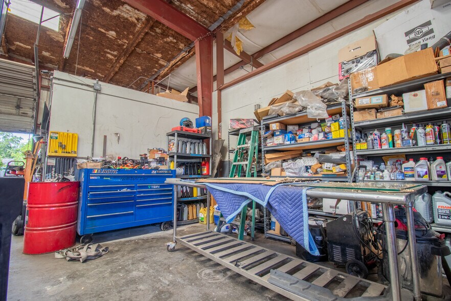 More Photos Of 539 N Frazier St, Conroe Auto Repair For Sale