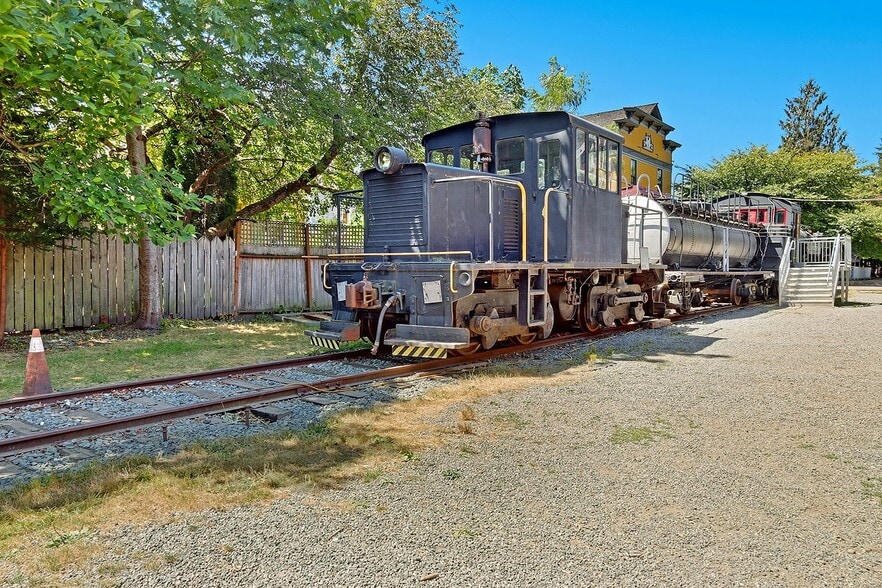 More Photos Of 8030 Railroad Ave SE, Snoqualmie Supermarket For Sale