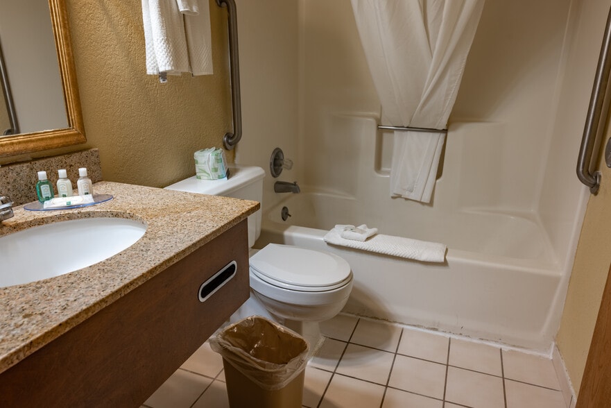 More Photos Of 730 E Jennifer Ln, Sidney Hotel For Sale