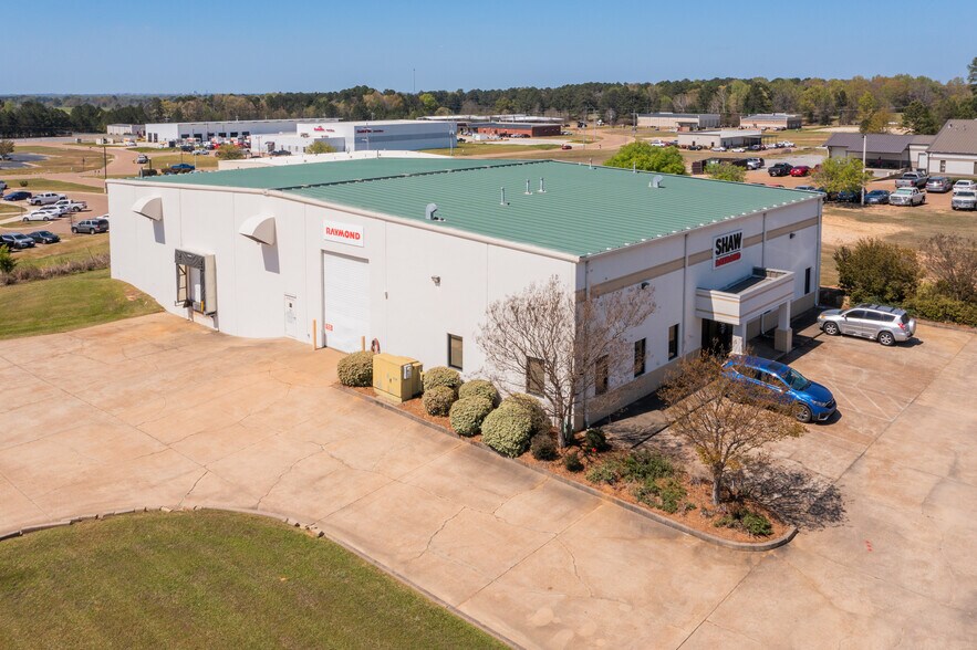 More Photos Of 107 Metroplex Blvd, Jackson Distribution For Lease