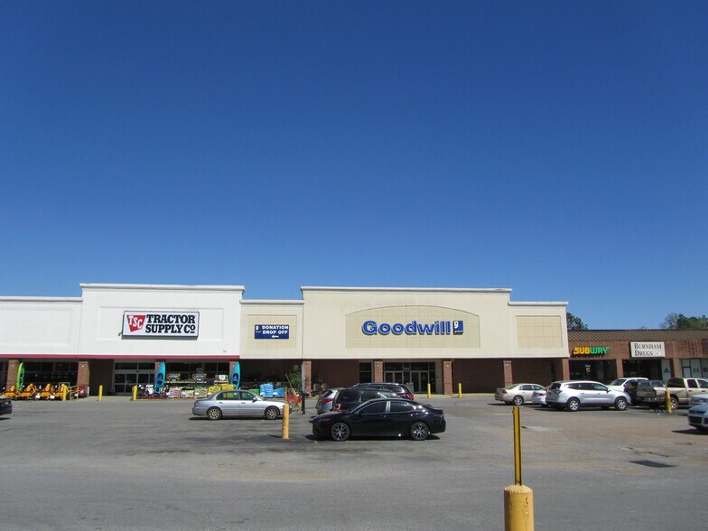 More Photos Of 12112-12130 Old 63 S, Lucedale General Retail For Lease