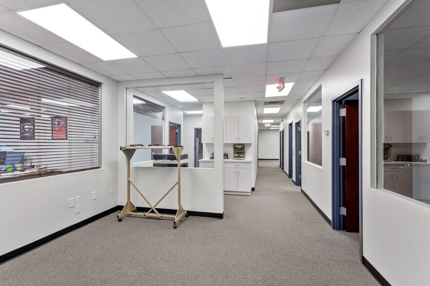 More Photos Of 3066 Mercer University Dr, Chamblee Office For Sale